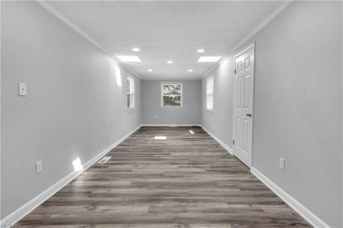 Picture of Home For Sale in Suffolk, Virginia, United States