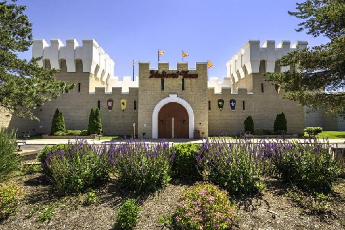 Picture of Home For Sale in Schaumburg, Illinois, United States