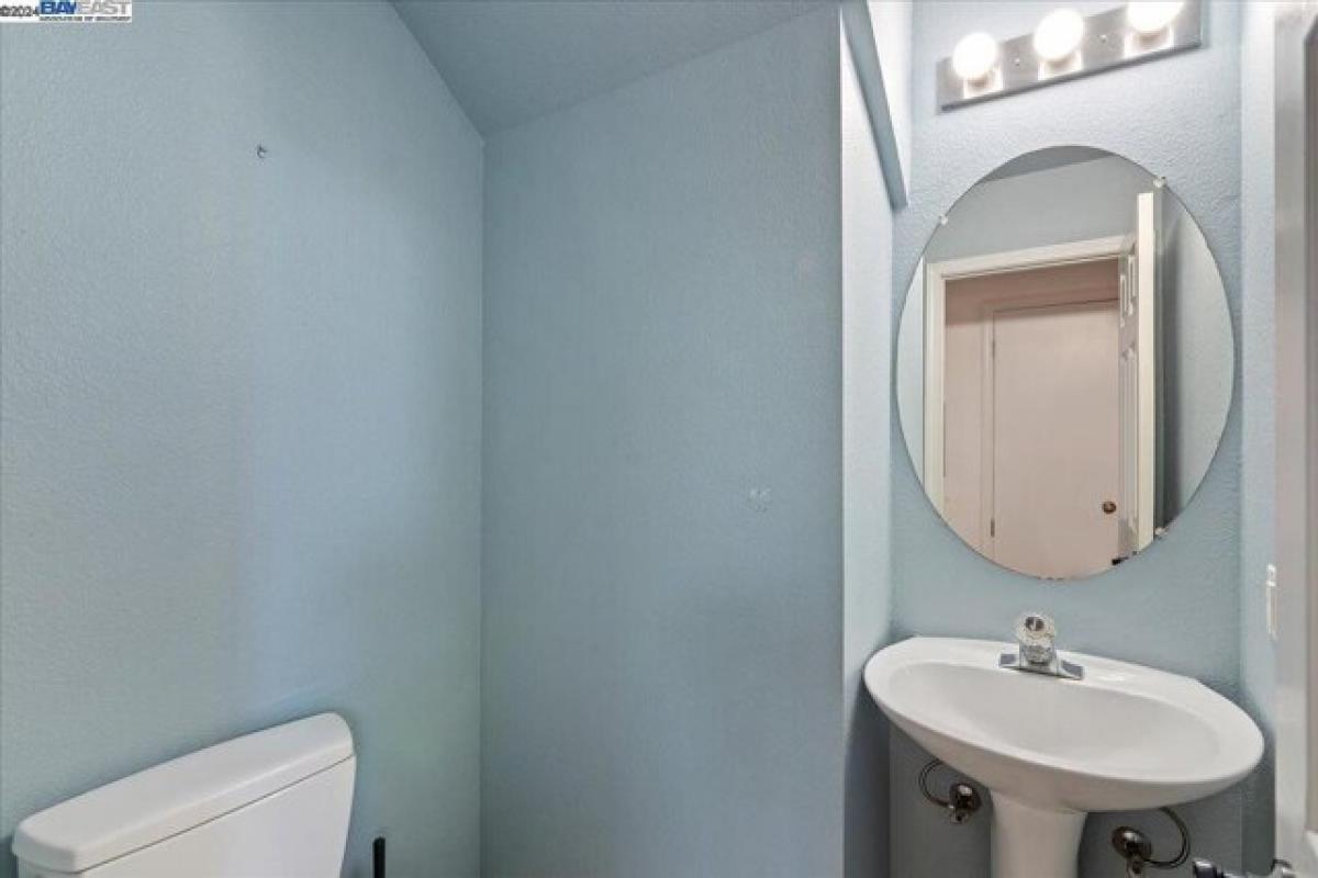 Picture of Home For Sale in Vallejo, California, United States