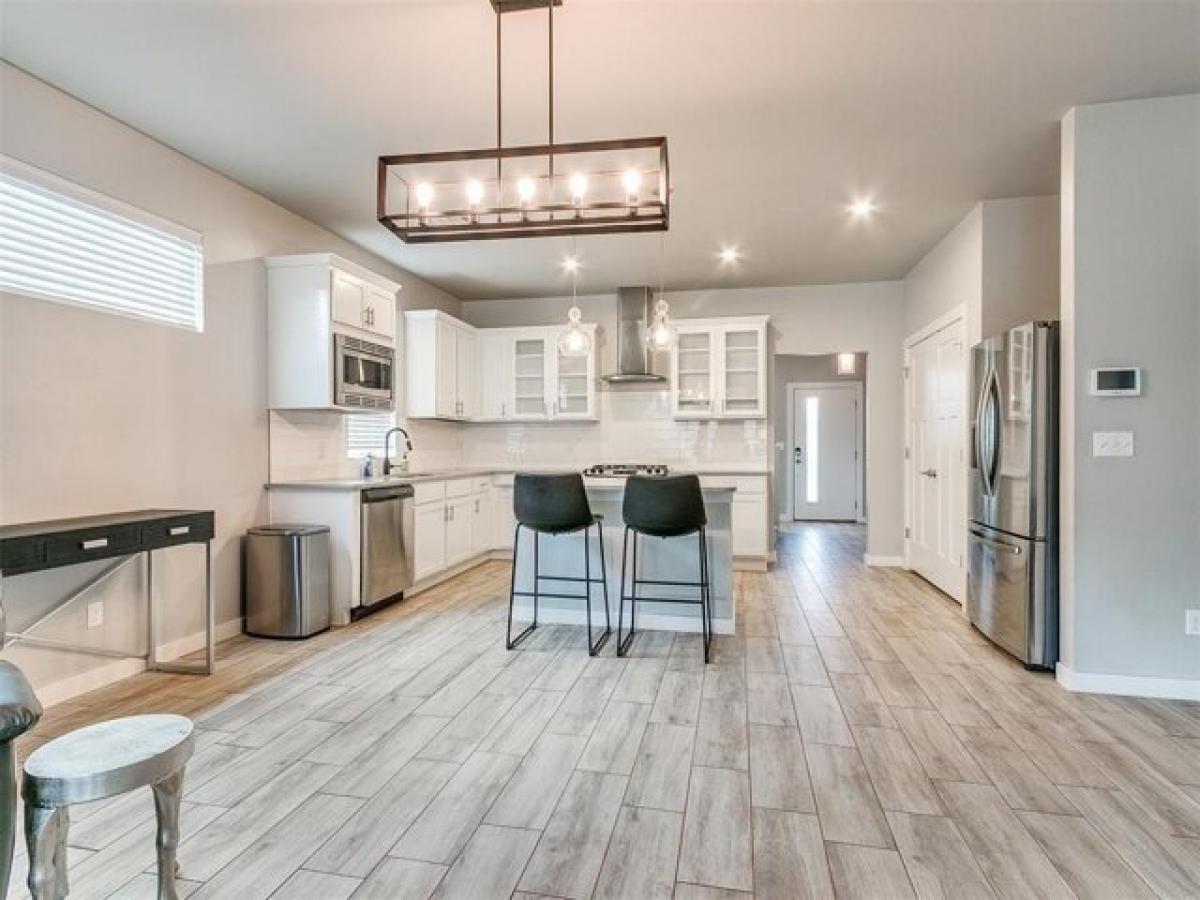 Picture of Home For Sale in Edmond, Oklahoma, United States