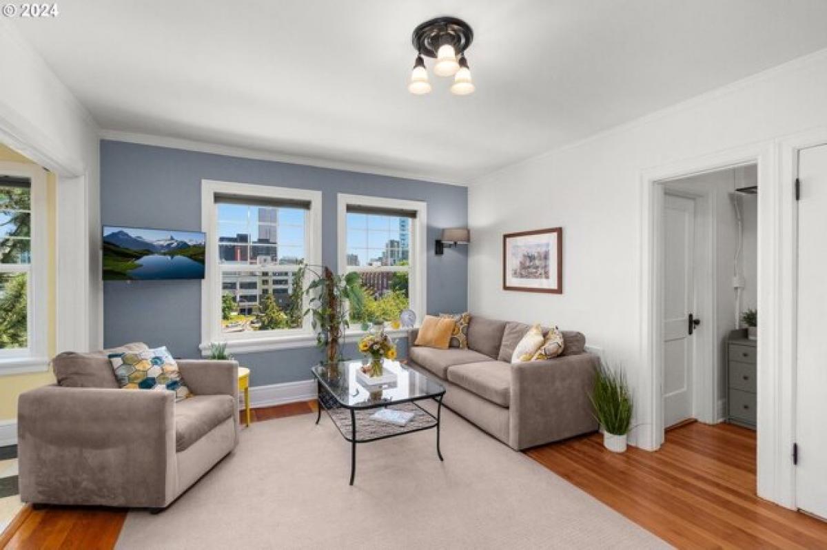 Picture of Home For Sale in Portland, Oregon, United States