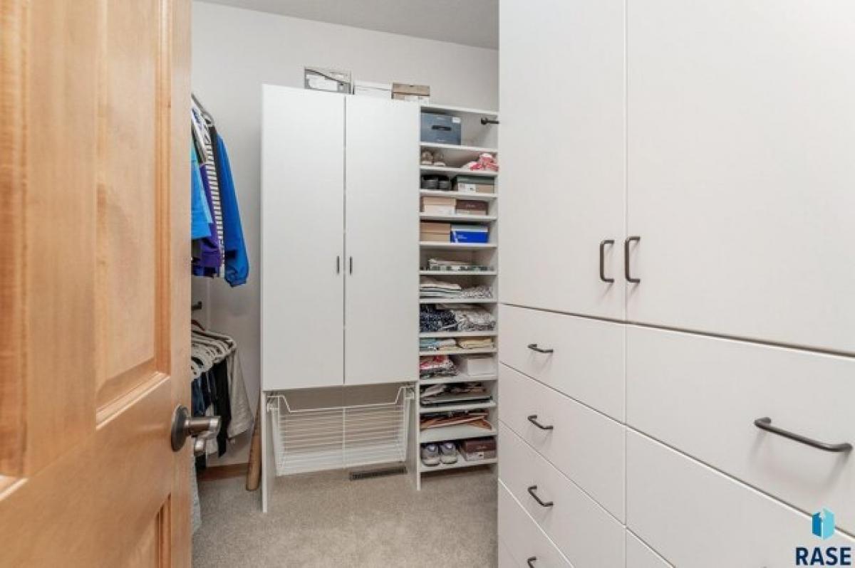 Picture of Home For Sale in Sioux Falls, South Dakota, United States