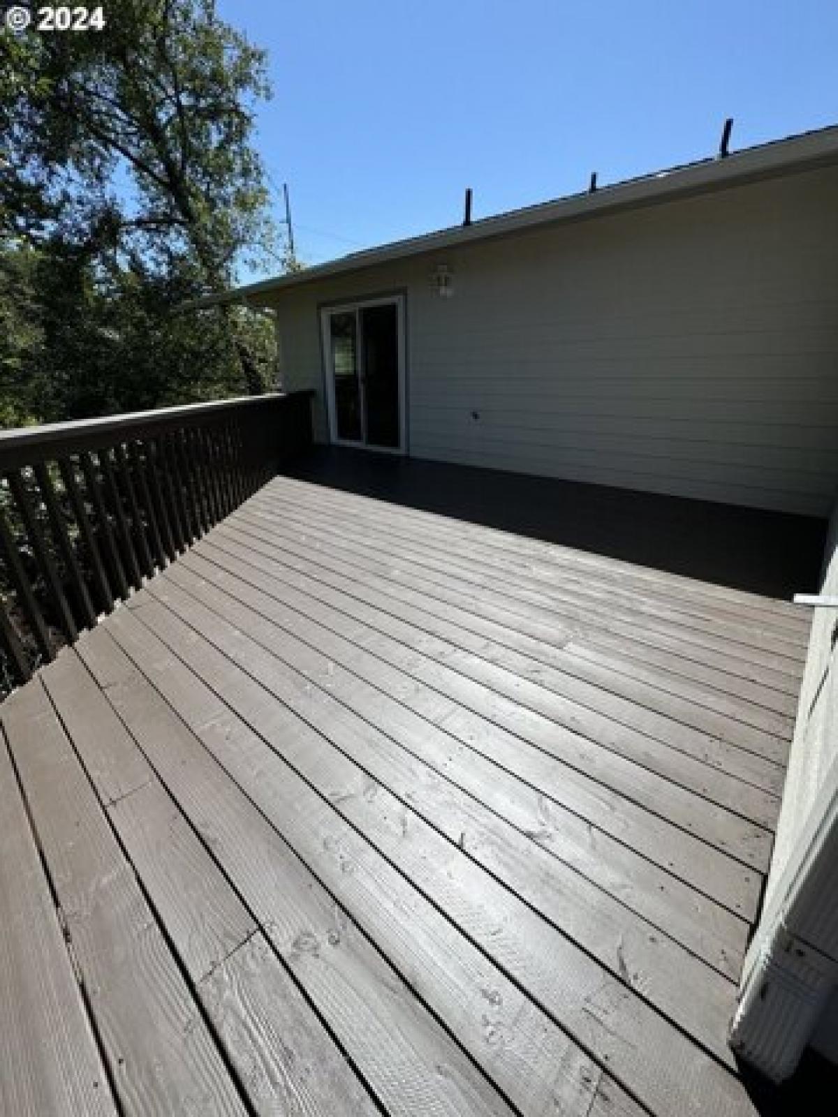 Picture of Home For Sale in Brookings, Oregon, United States