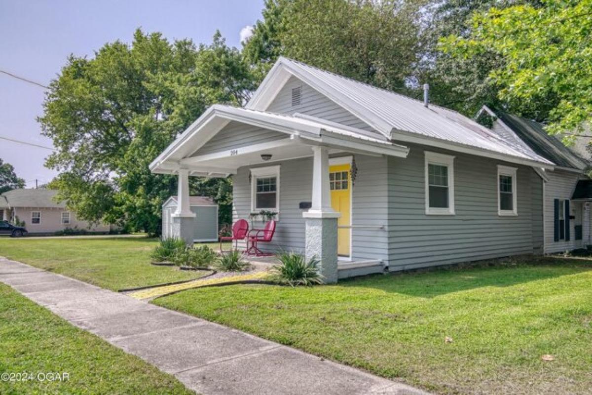Picture of Home For Sale in Baxter Springs, Kansas, United States