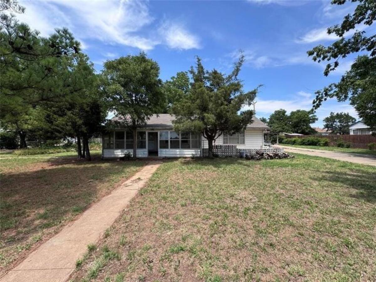 Picture of Home For Sale in Lawton, Oklahoma, United States