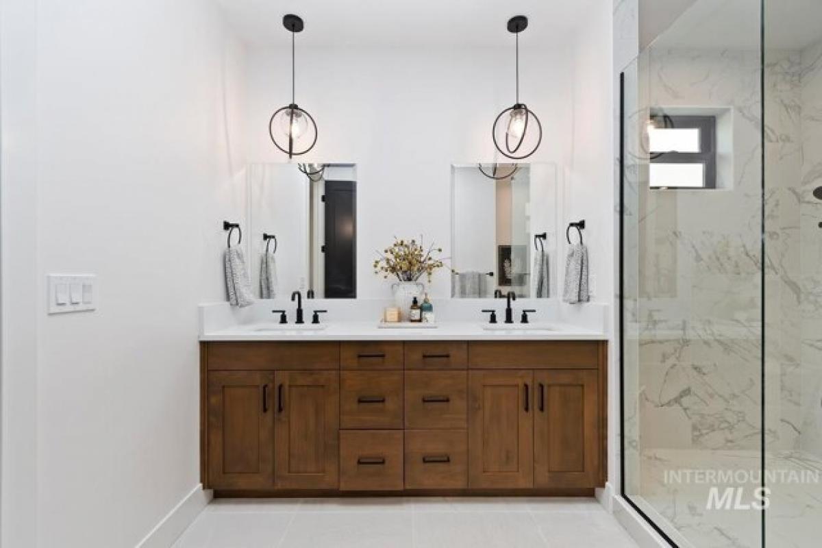 Picture of Home For Sale in Eagle, Idaho, United States