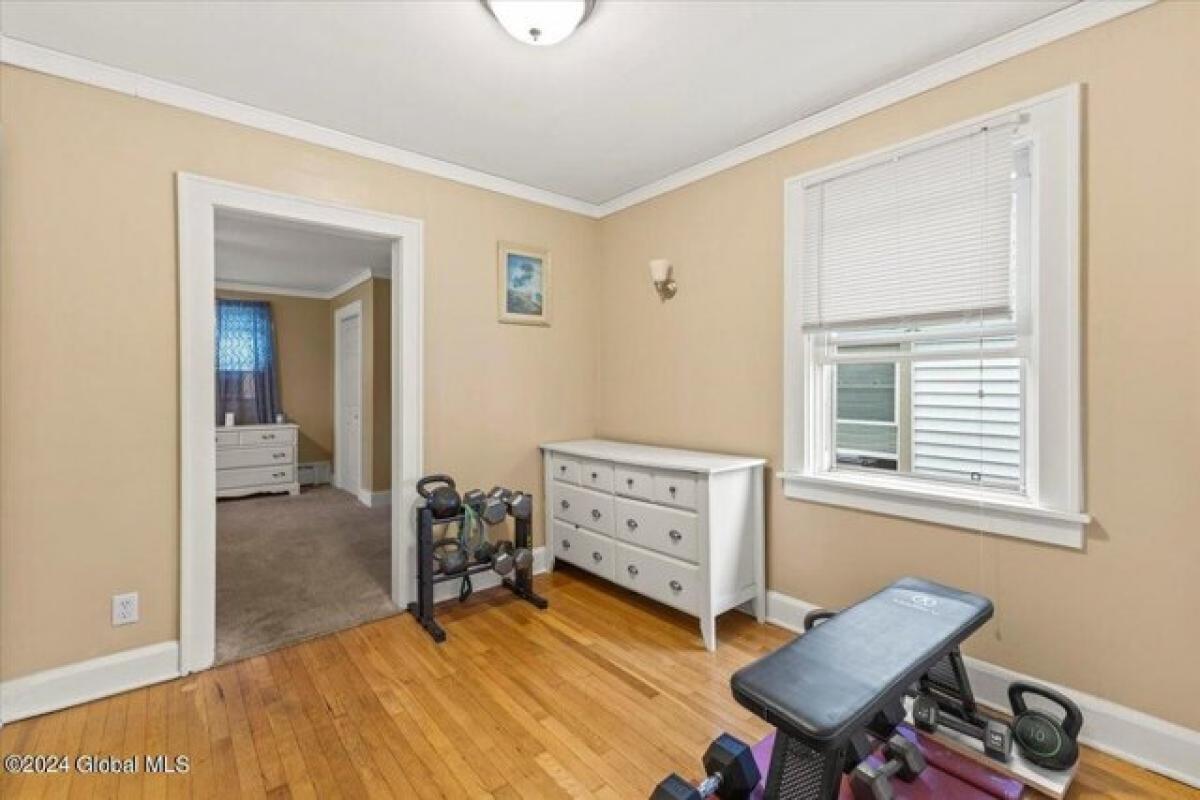 Picture of Home For Sale in Albany, New York, United States