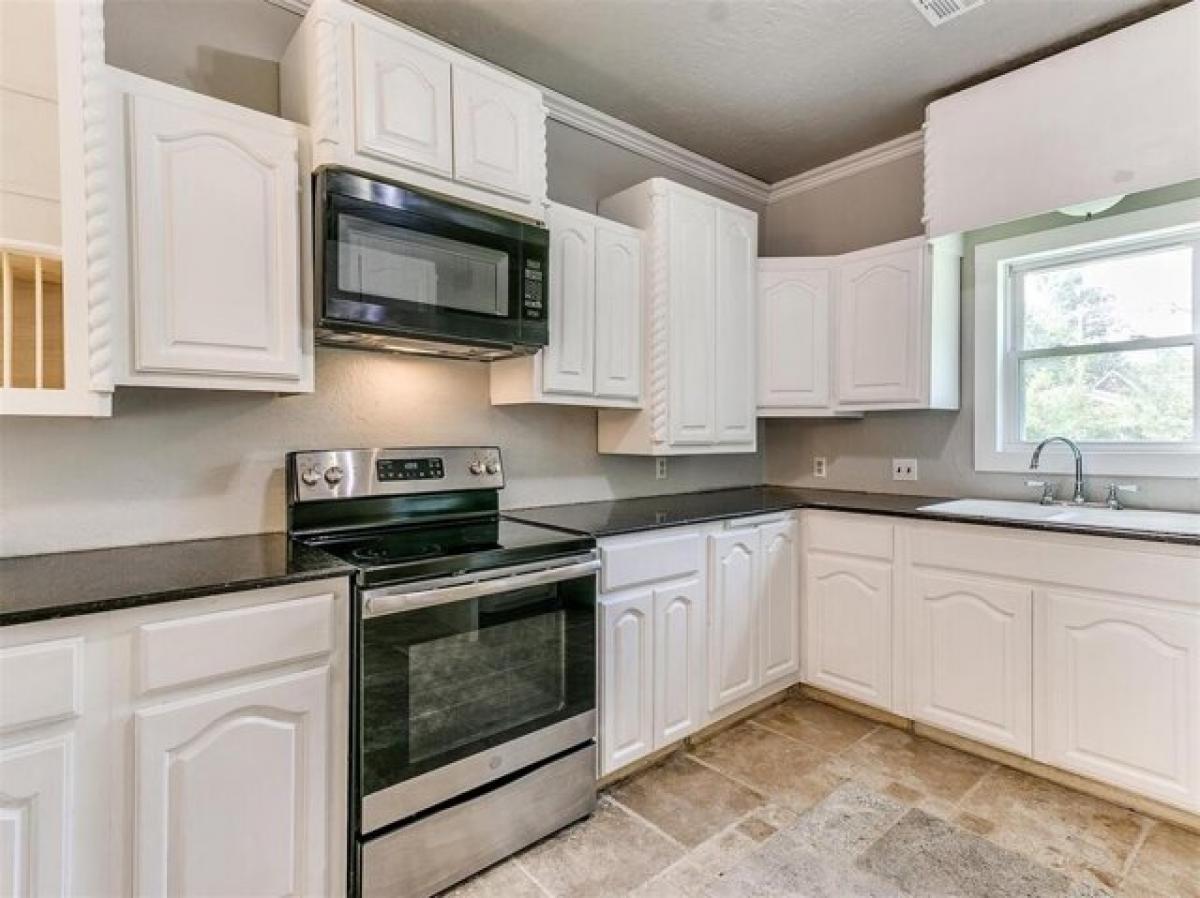 Picture of Home For Sale in Oklahoma City, Oklahoma, United States