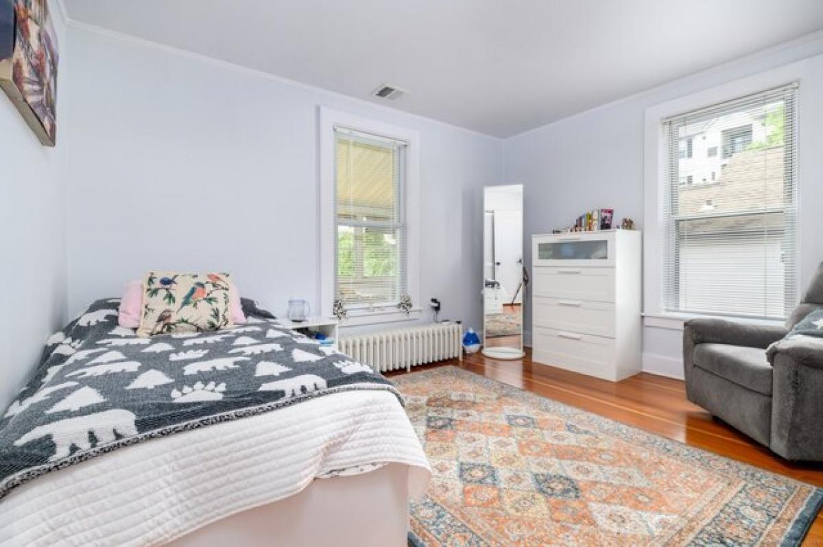 Picture of Home For Sale in Stamford, Connecticut, United States