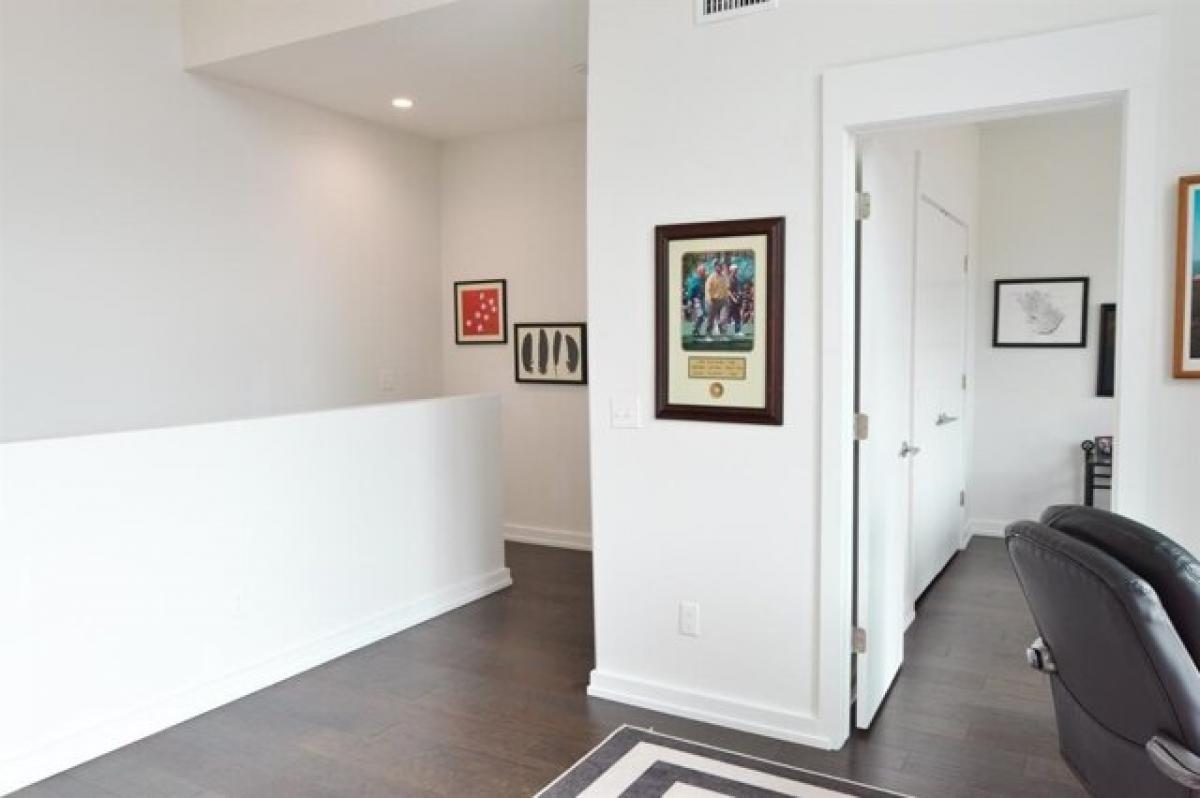 Picture of Home For Sale in Oklahoma City, Oklahoma, United States