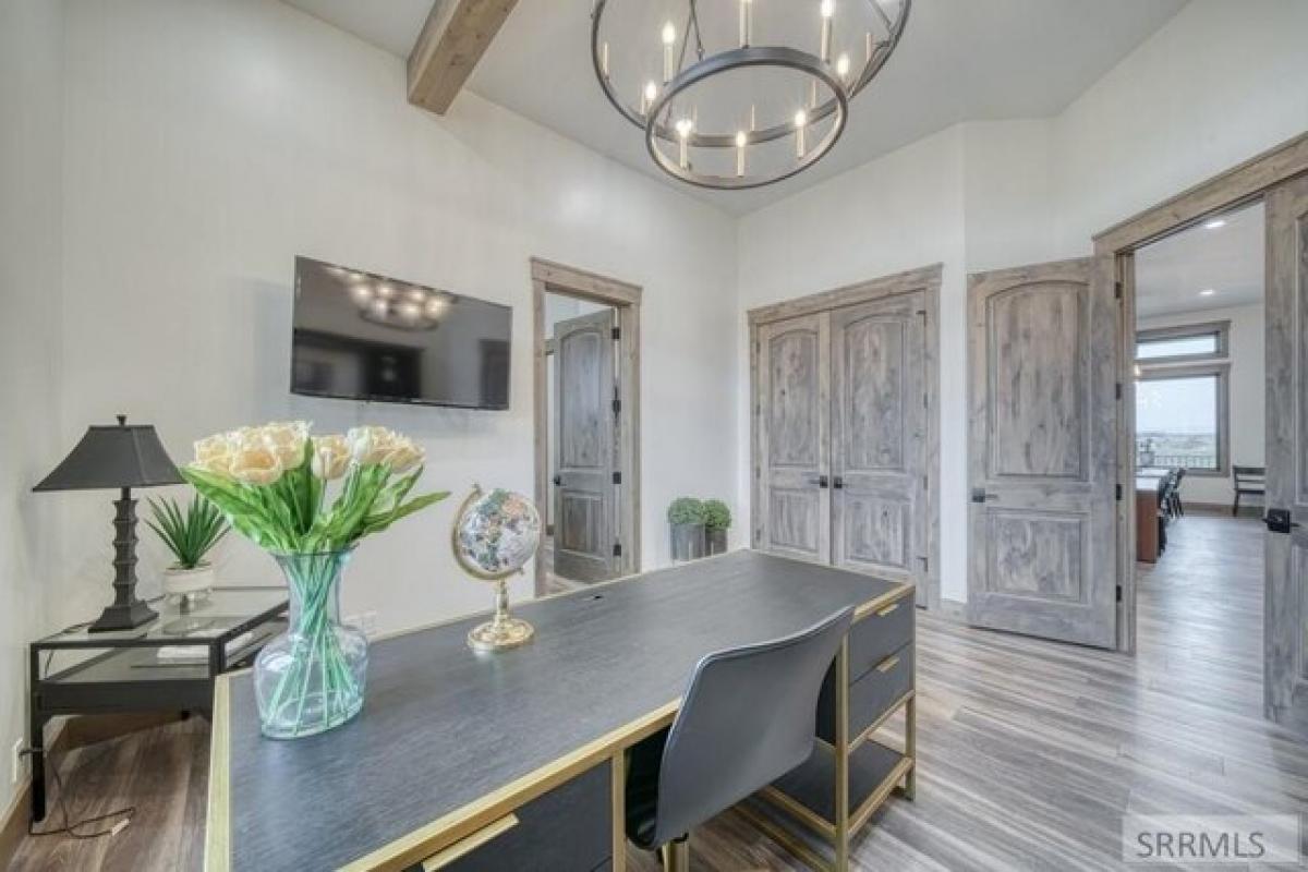 Picture of Home For Sale in Island Park, Idaho, United States