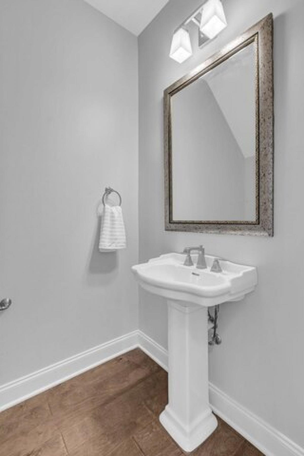 Picture of Home For Sale in Franklin, Tennessee, United States