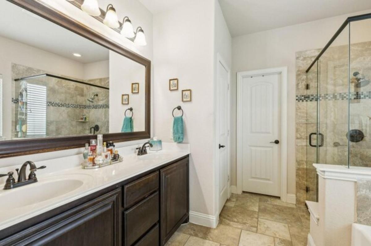 Picture of Home For Sale in Little Elm, Texas, United States