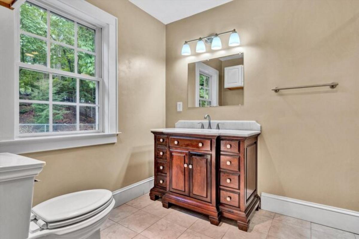 Picture of Home For Sale in Roanoke, Virginia, United States