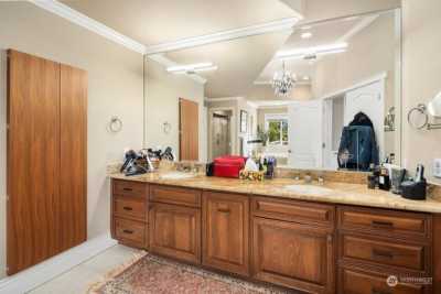 Home For Sale in Bellevue, Washington