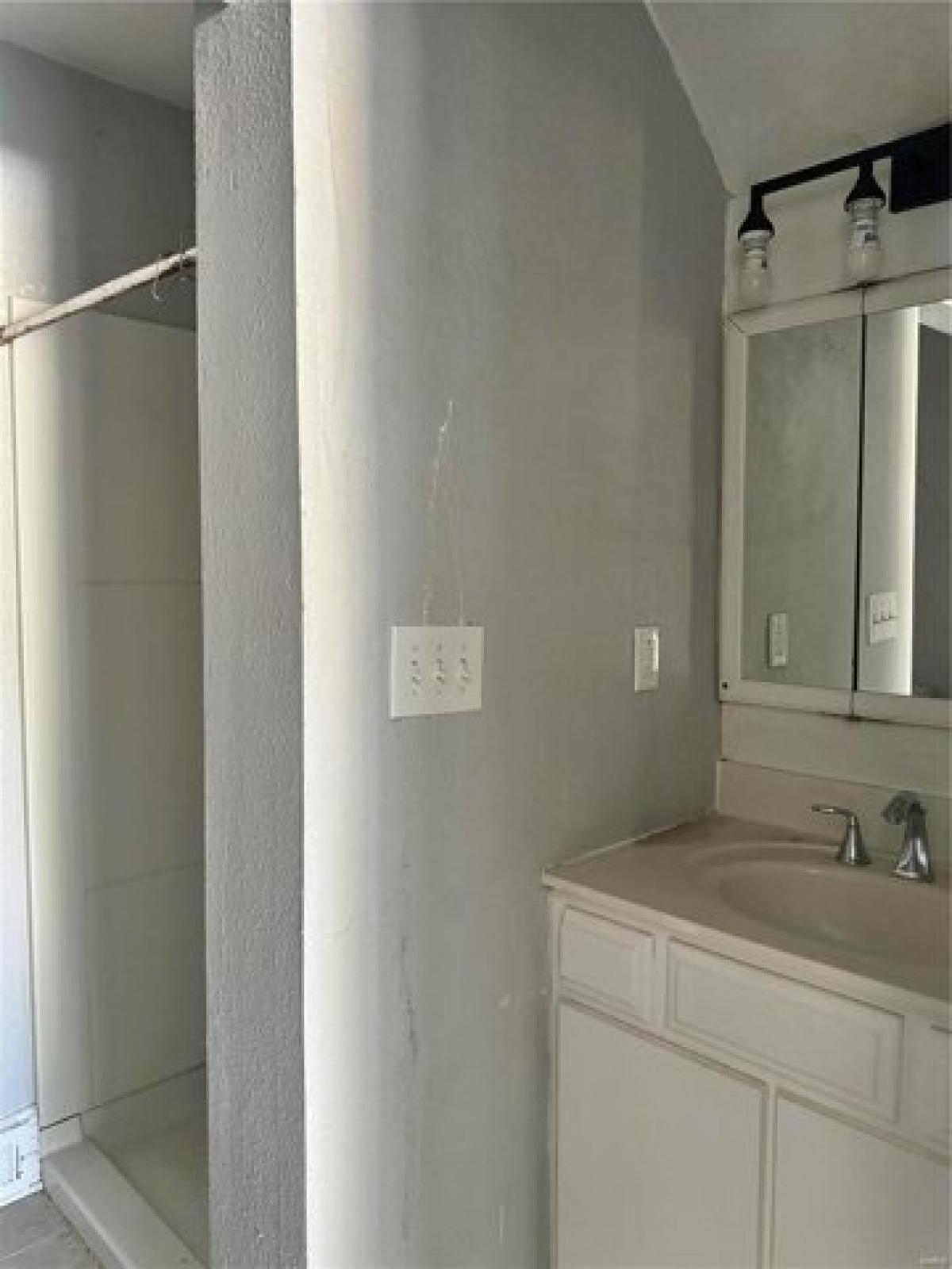 Picture of Home For Sale in Belleville, Illinois, United States