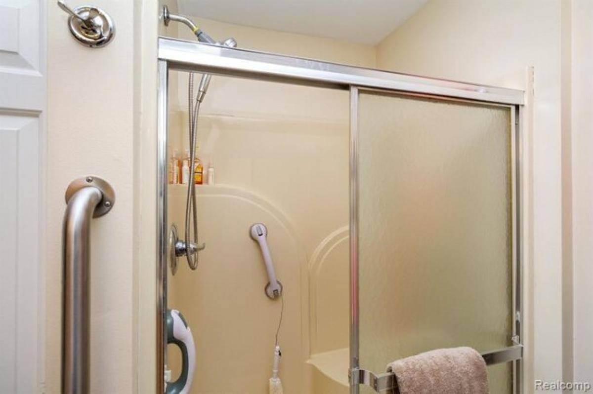 Picture of Home For Sale in Livonia, Michigan, United States