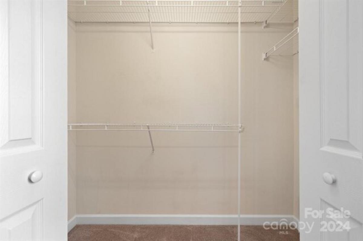 Picture of Home For Sale in Hickory, North Carolina, United States