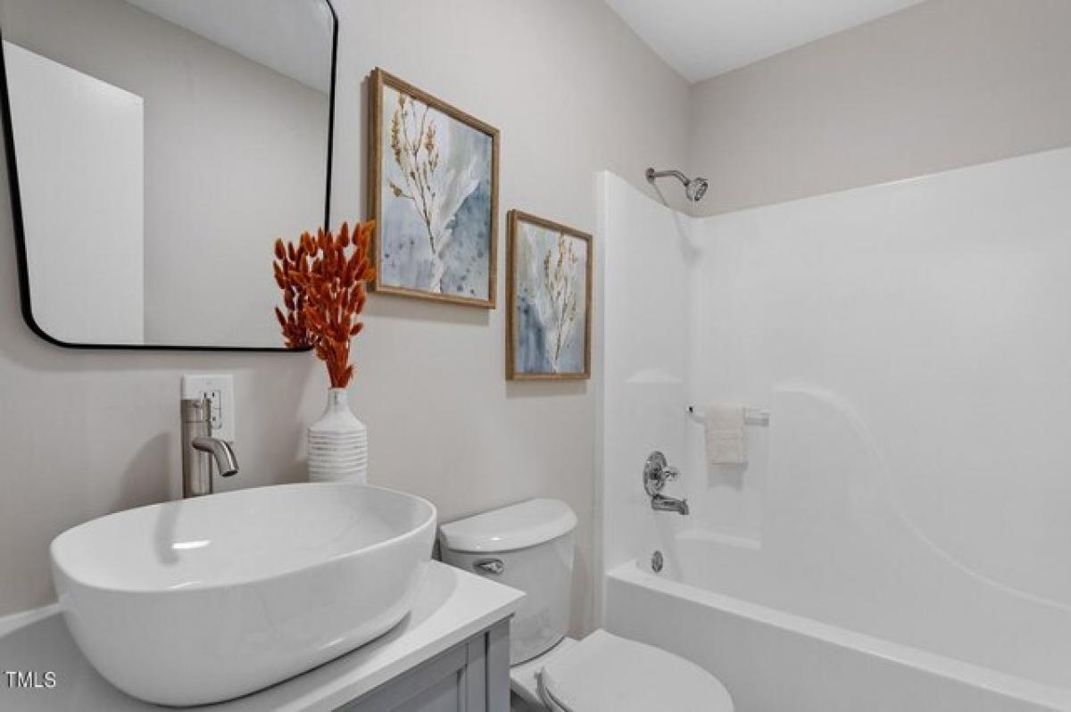 Picture of Home For Sale in Sanford, North Carolina, United States