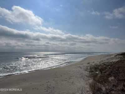 Home For Sale in Mantoloking, New Jersey