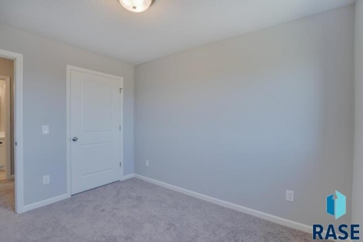 Picture of Home For Sale in Sioux Falls, South Dakota, United States