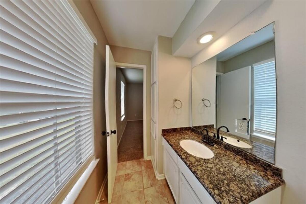 Picture of Home For Sale in North Richland Hills, Texas, United States