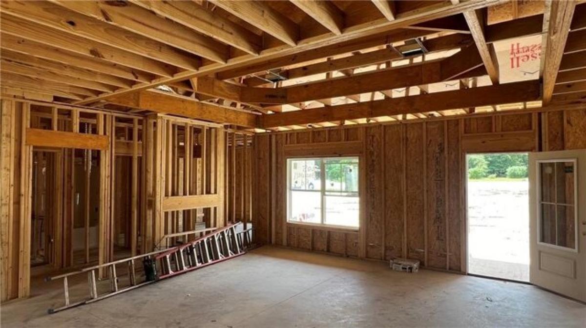 Picture of Home For Sale in Phenix City, Alabama, United States