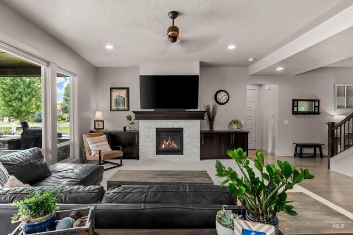 Picture of Home For Sale in Eagle, Idaho, United States