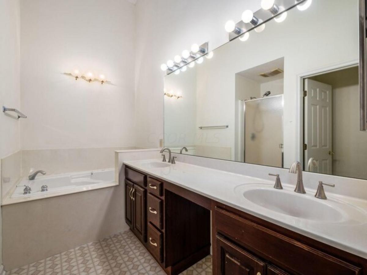 Picture of Home For Sale in Grove City, Ohio, United States