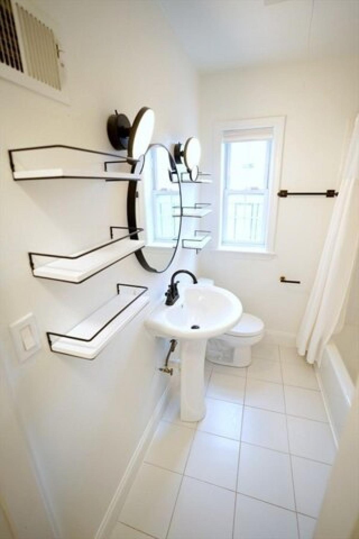 Picture of Home For Sale in Newton, Massachusetts, United States