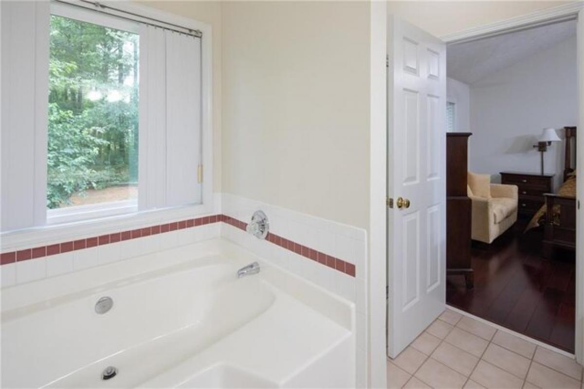 Picture of Home For Sale in Flowery Branch, Georgia, United States