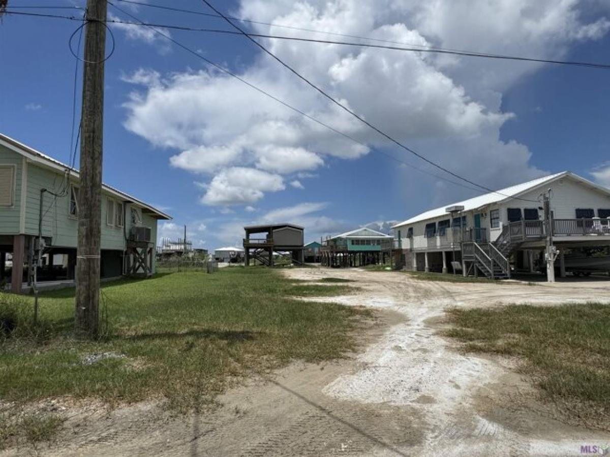 Picture of Residential Land For Sale in Grand Isle, Louisiana, United States