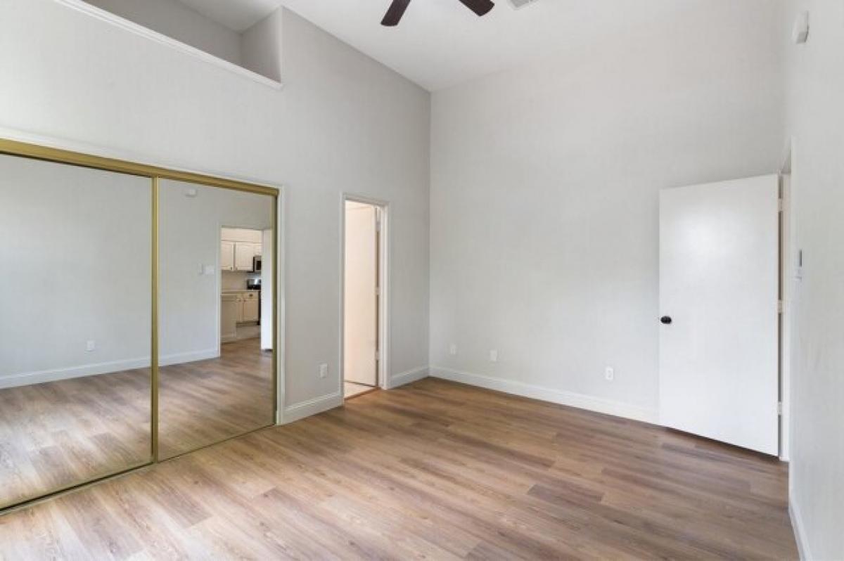 Picture of Home For Sale in Carrollton, Texas, United States