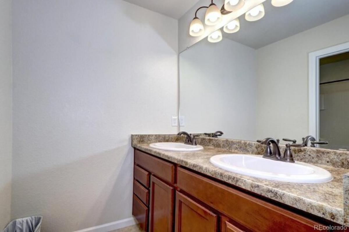 Picture of Home For Sale in Elizabeth, Colorado, United States