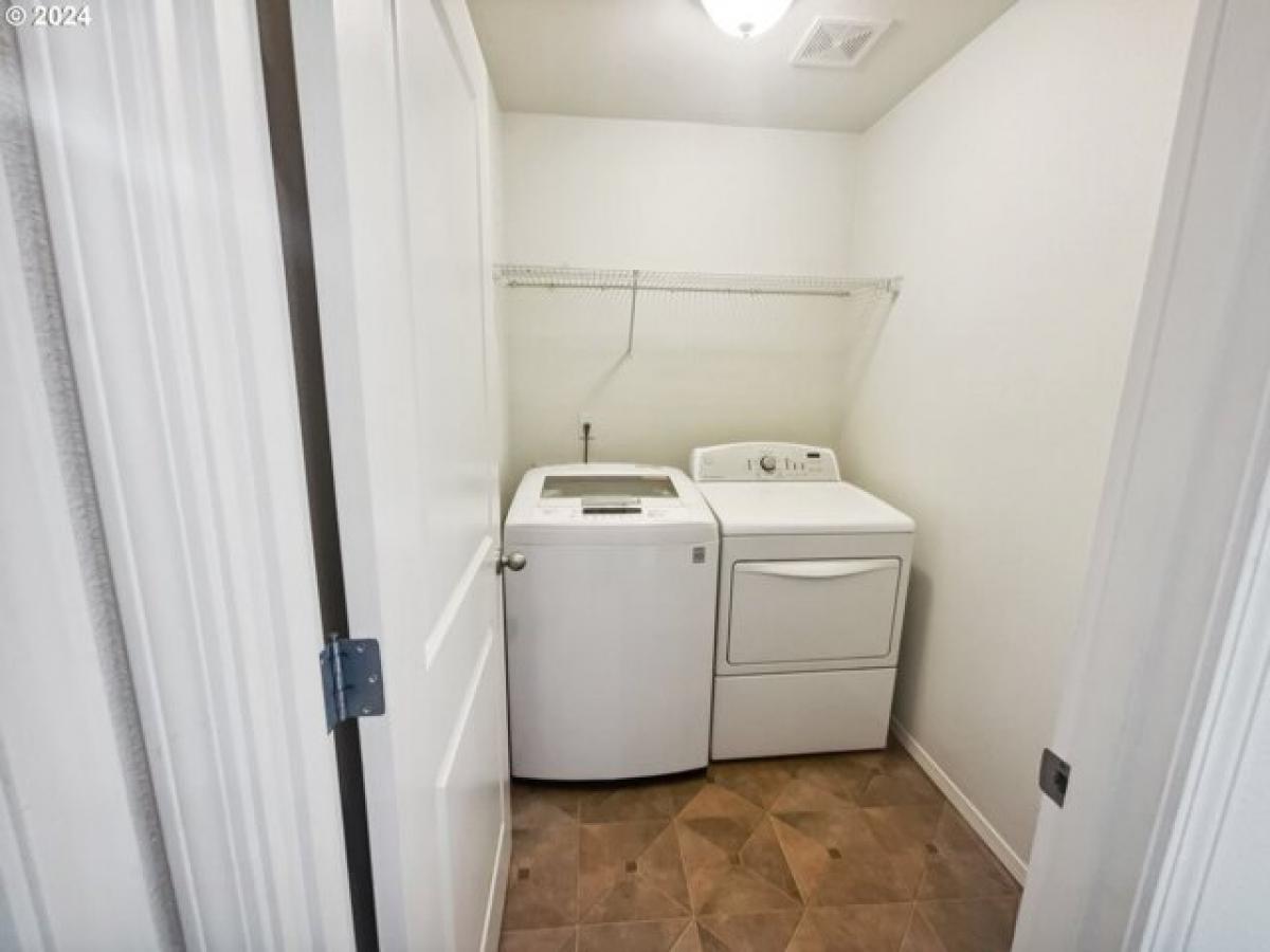 Picture of Home For Sale in Oregon City, Oregon, United States