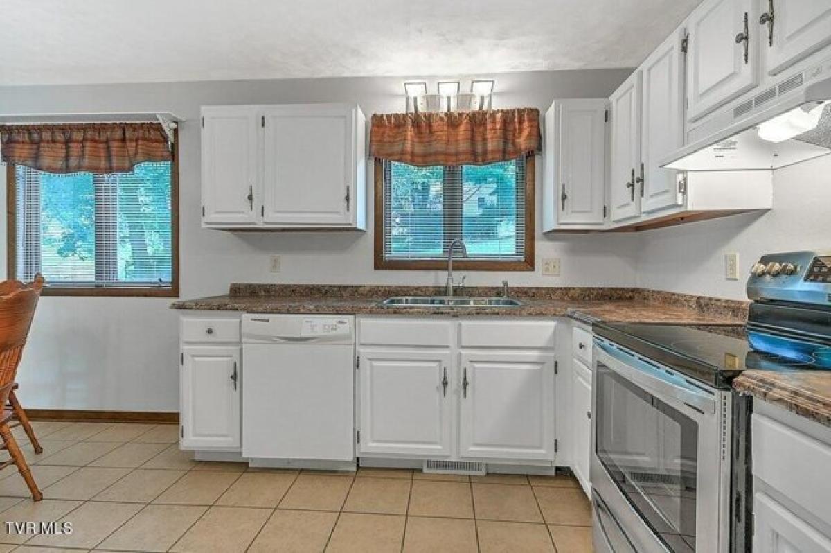 Picture of Home For Sale in Bristol, Tennessee, United States