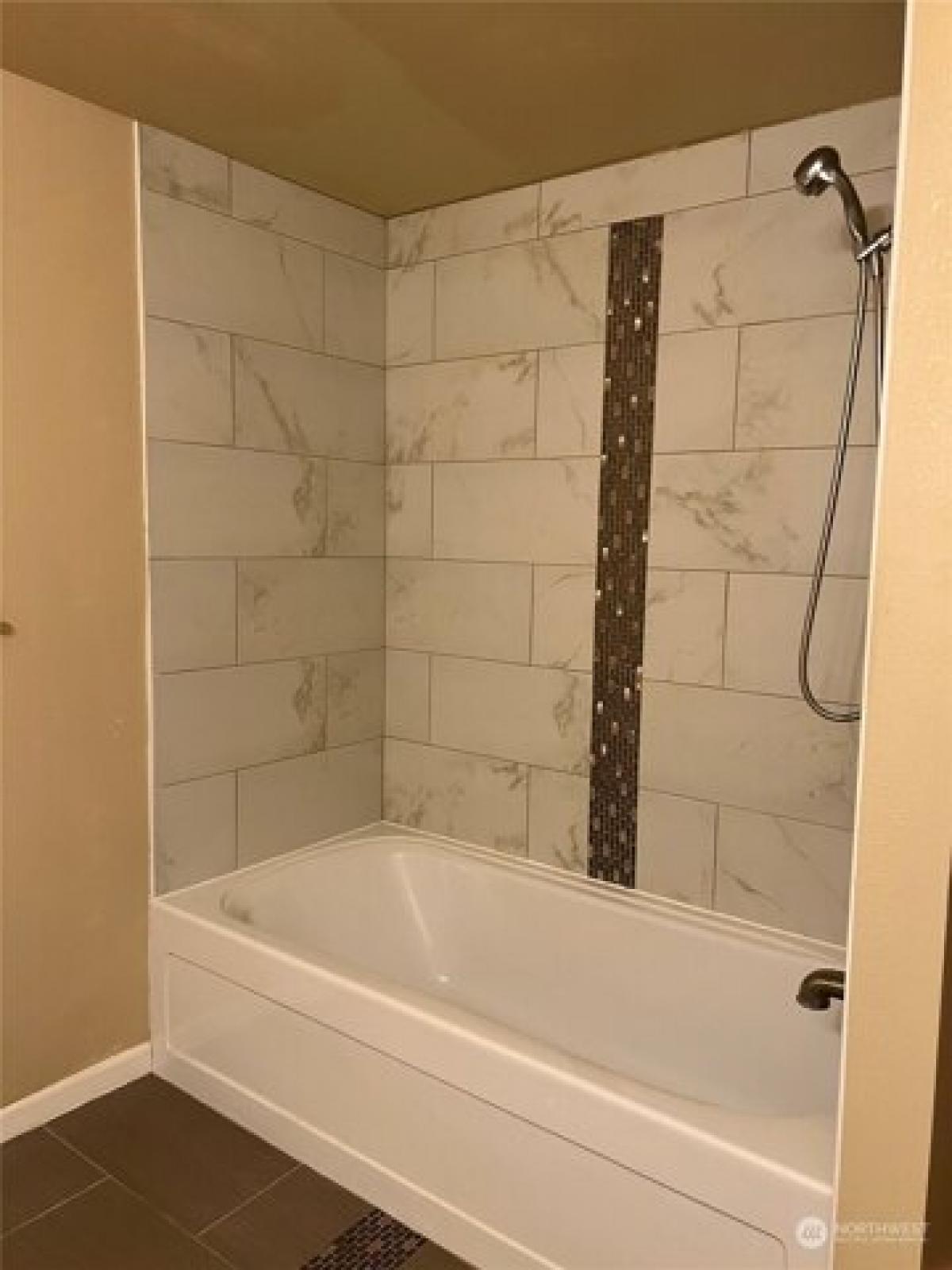 Picture of Home For Sale in Puyallup, Washington, United States