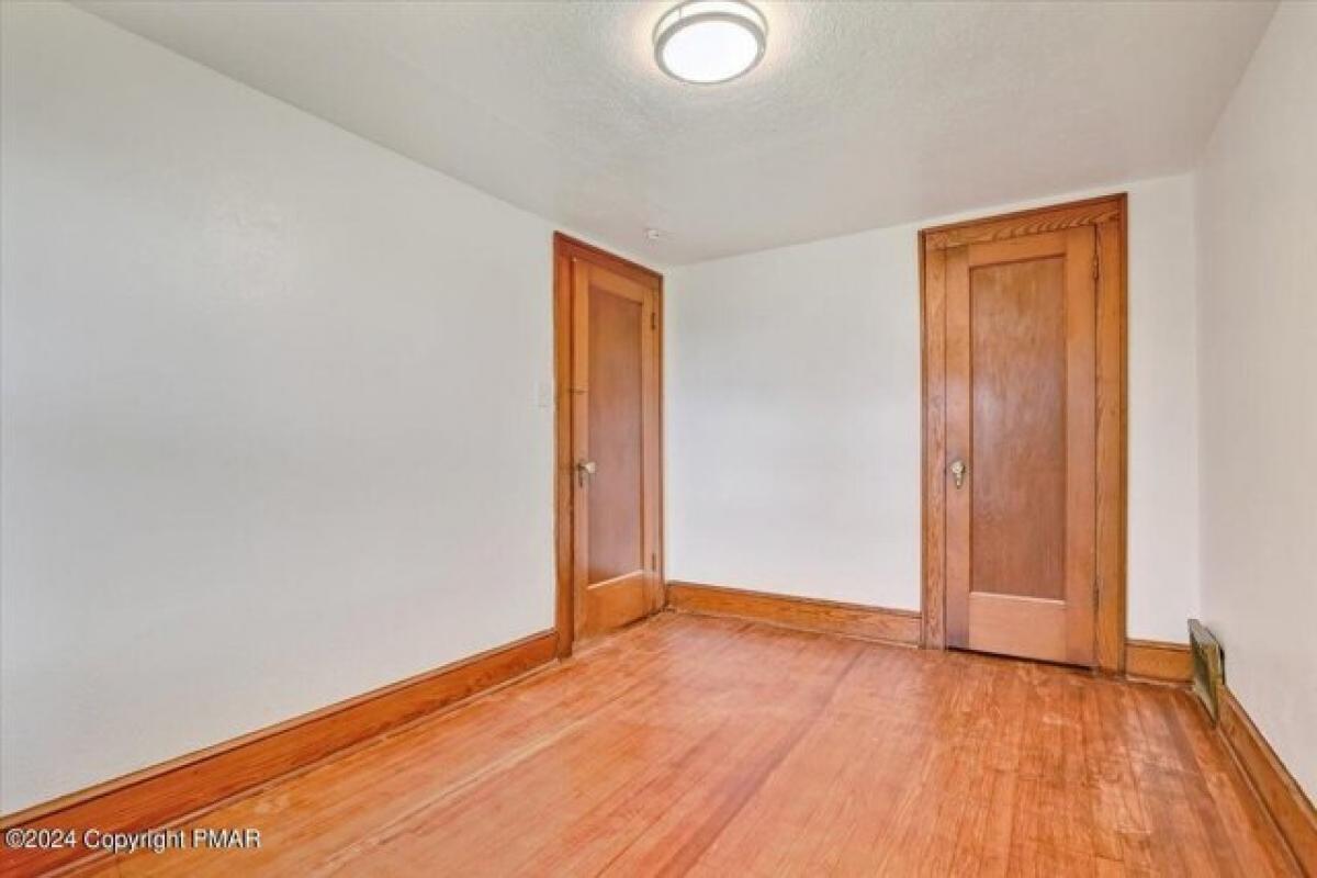 Picture of Home For Sale in East Stroudsburg, Pennsylvania, United States