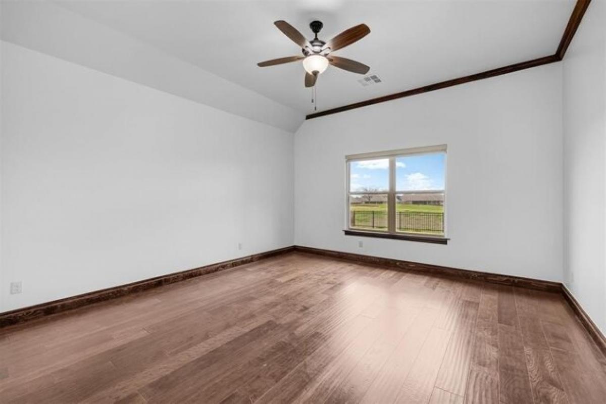 Picture of Home For Sale in Yukon, Oklahoma, United States