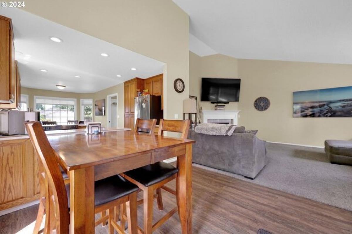 Picture of Home For Sale in Eugene, Oregon, United States