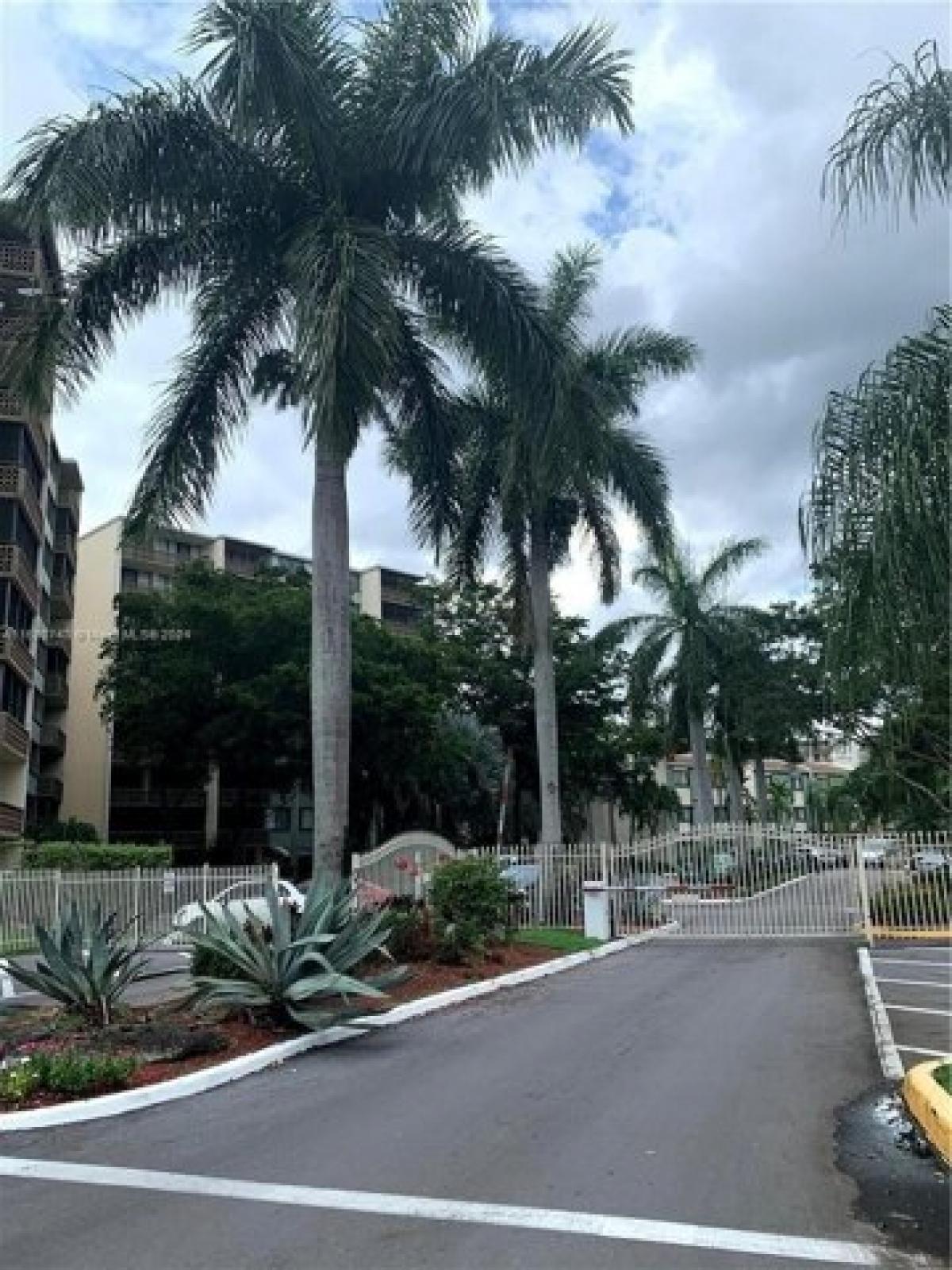 Picture of Home For Sale in Lauderhill, Florida, United States