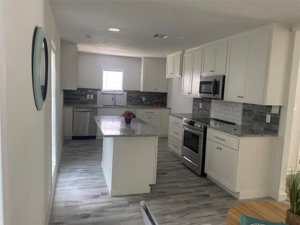 Picture of Home For Sale in Granbury, Texas, United States