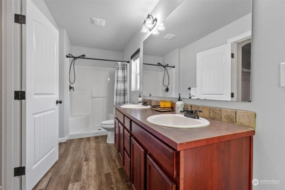 Picture of Home For Sale in Puyallup, Washington, United States