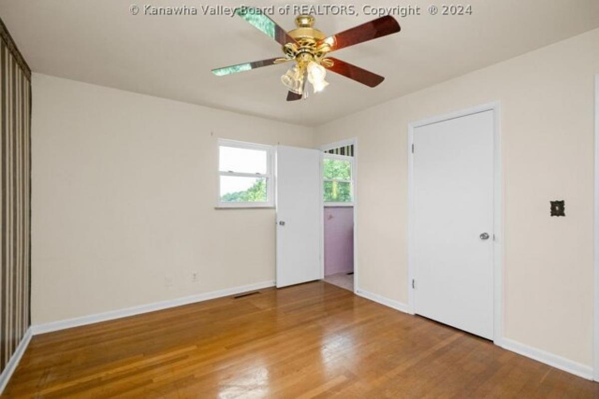 Picture of Home For Sale in Charleston, West Virginia, United States