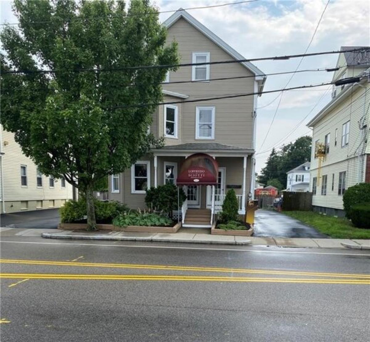 Picture of Home For Sale in Cranston, Rhode Island, United States