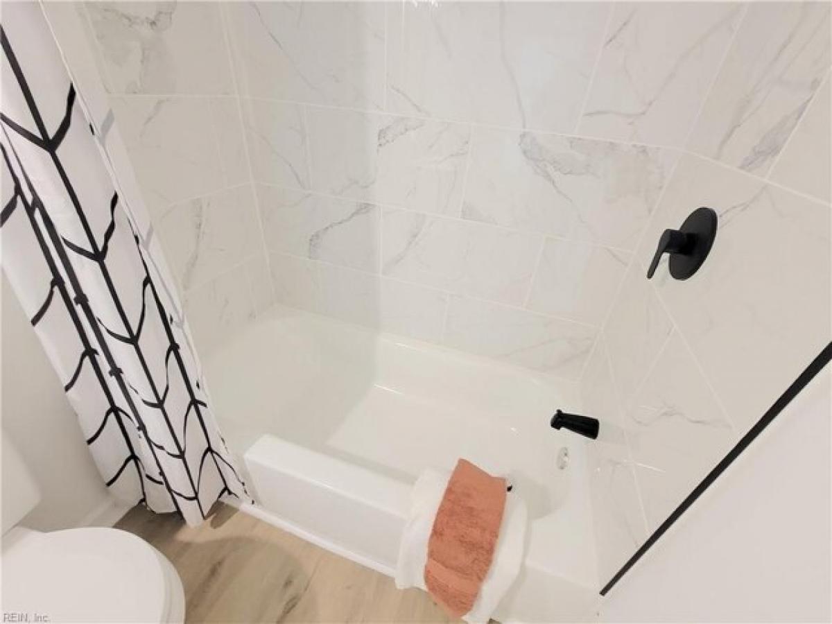 Picture of Home For Sale in Suffolk, Virginia, United States