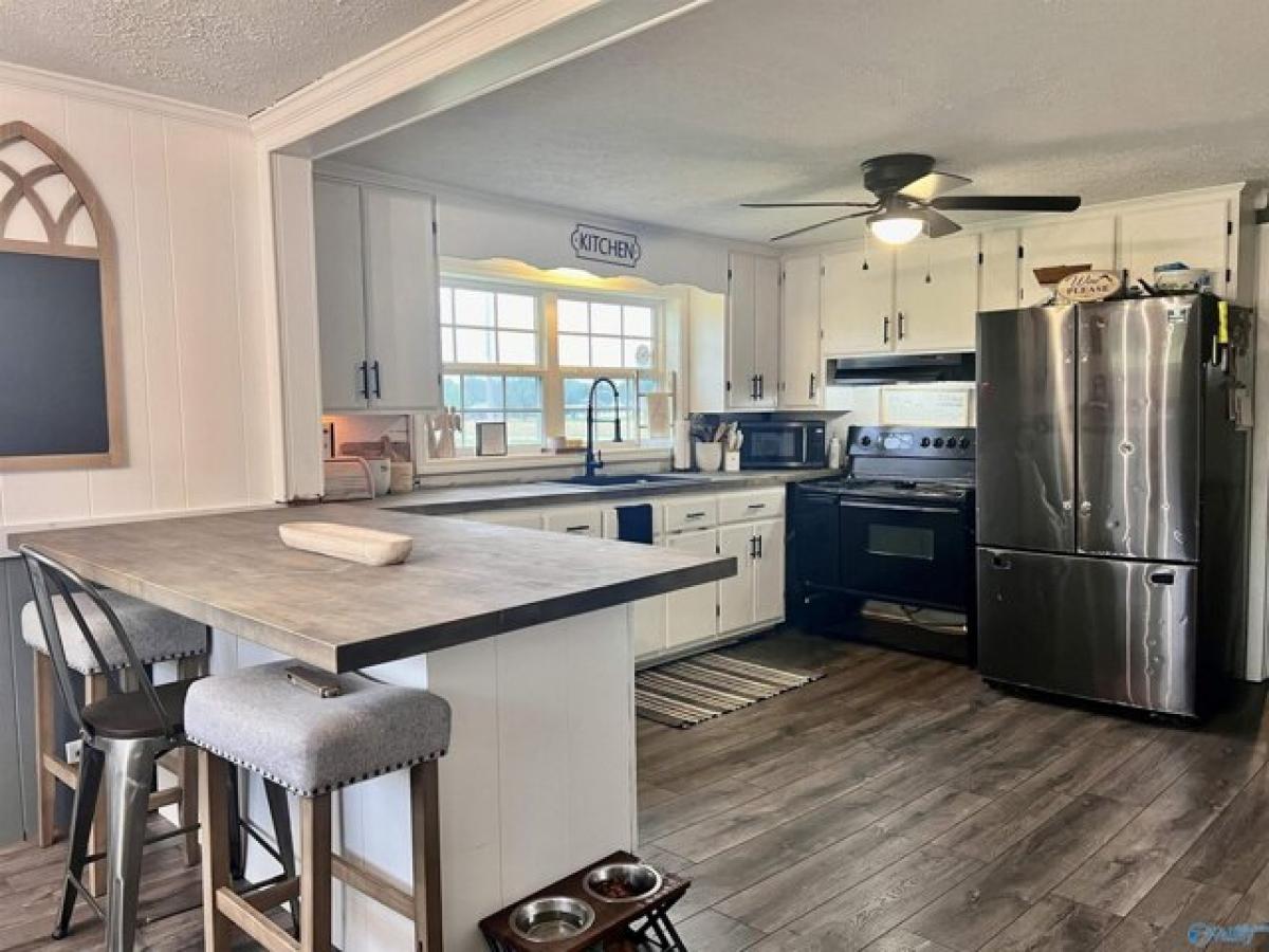 Picture of Home For Sale in Centre, Alabama, United States