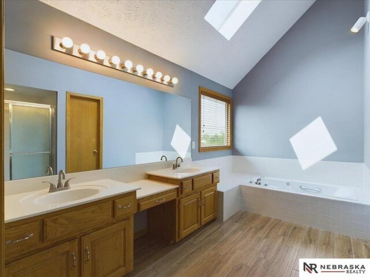 Picture of Home For Sale in Omaha, Nebraska, United States