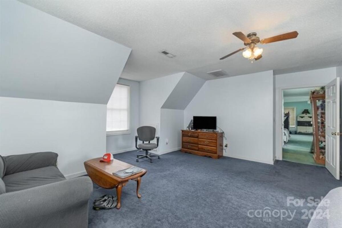 Picture of Home For Sale in Mooresville, North Carolina, United States