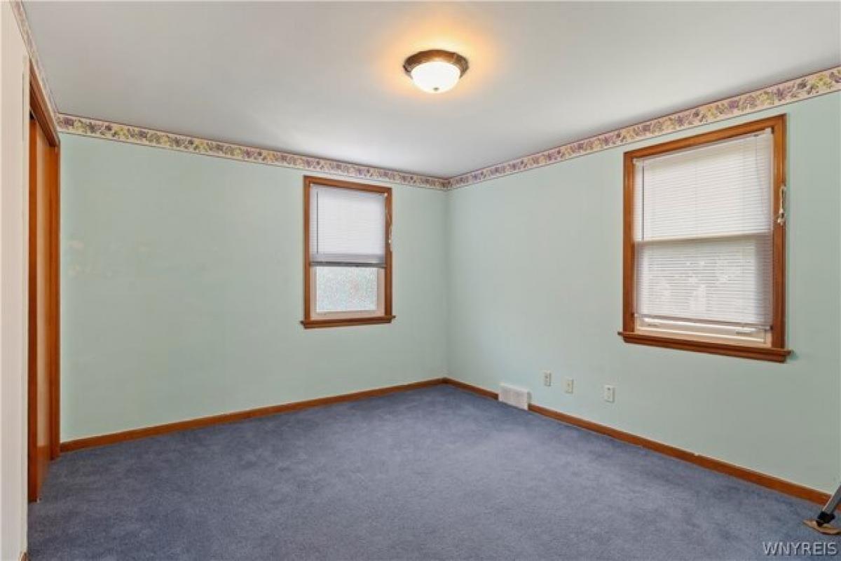 Picture of Home For Sale in Niagara Falls, New York, United States